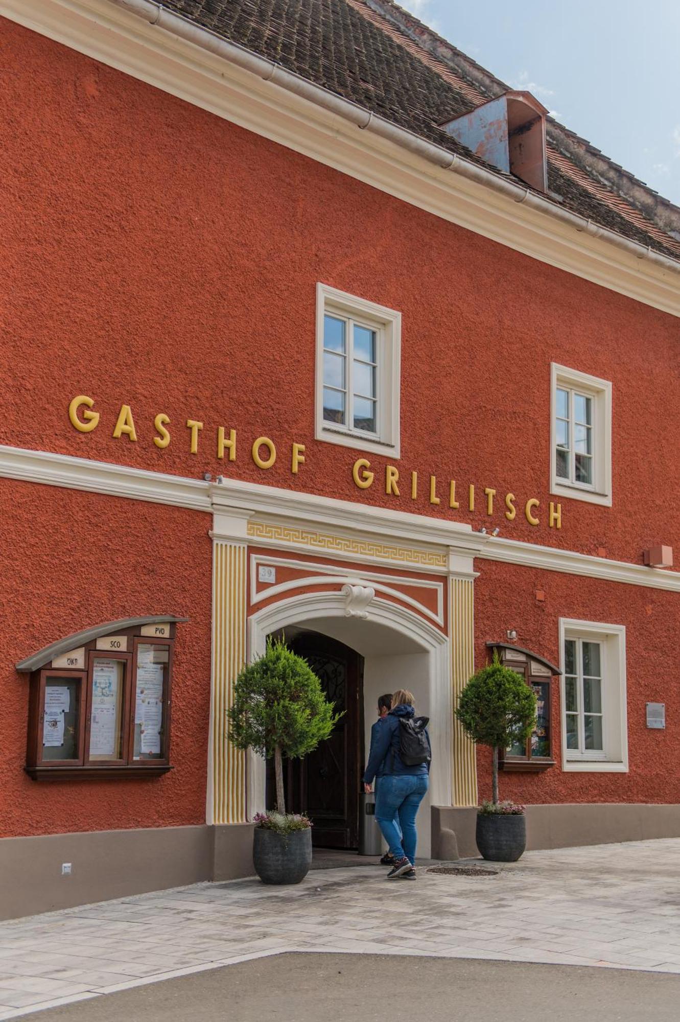 Gasthof Grillitsch Roesslwirt Obdach Exterior foto